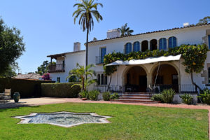 star-shaped fountain and lawn at the Casa del Herrero in Montecito, California